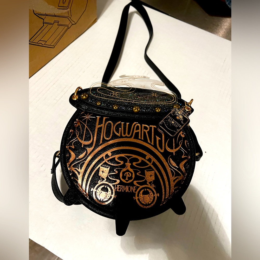 Black HOGWARTS bag.  Stylish and perfect for upcoming Halloween parties